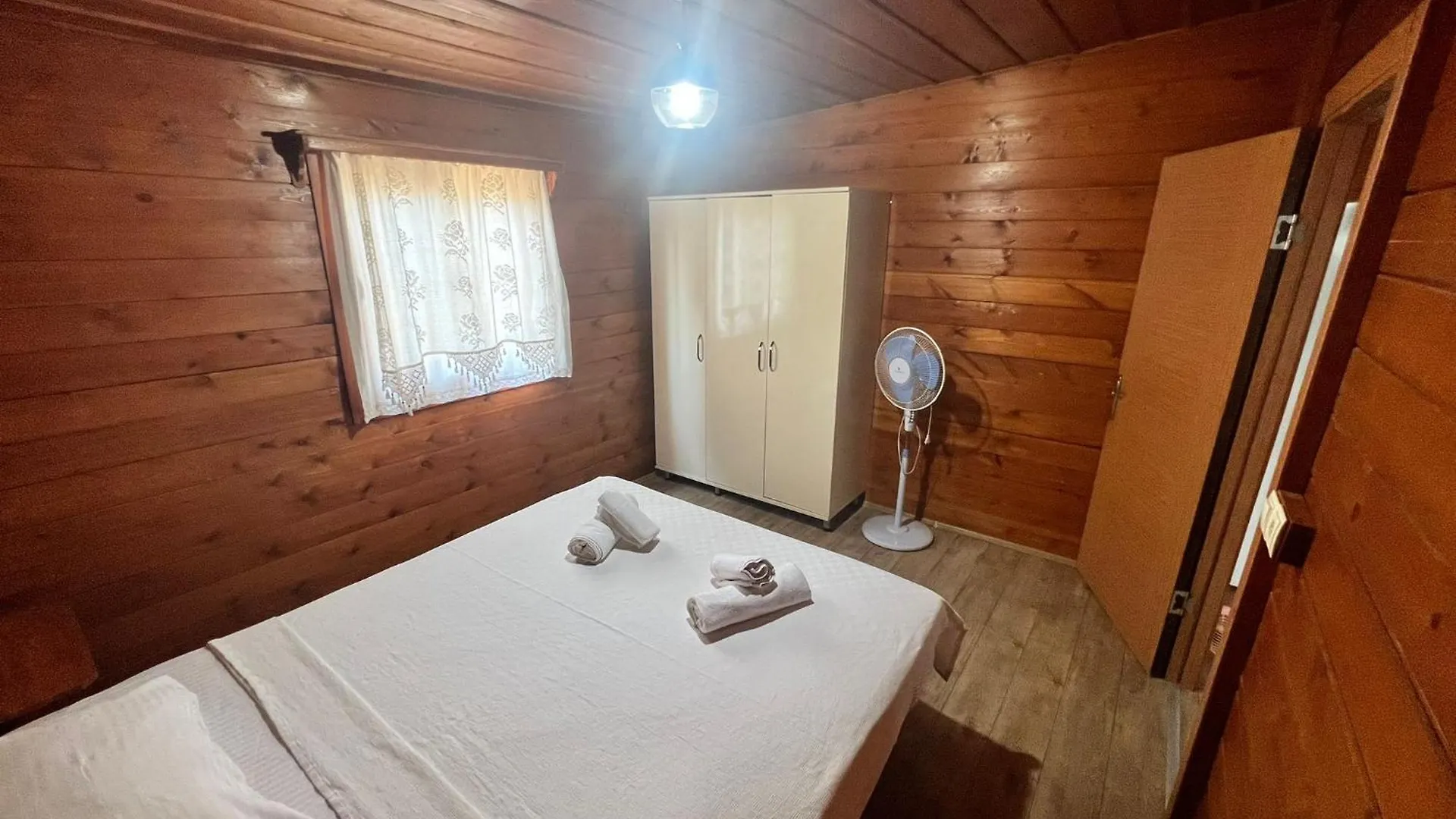 Woodentowns-Ahsap Evler Bed & Breakfast Bitez