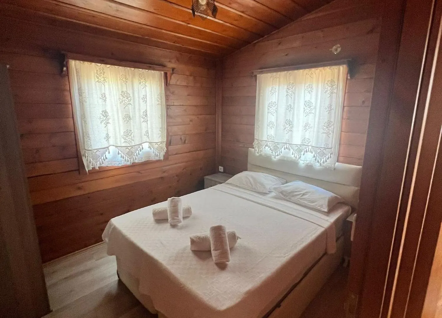 Woodentowns-Ahsap Evler Bed & Breakfast Bitez